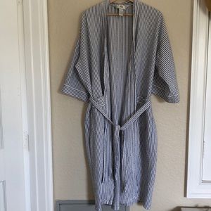 Bill Blass Seersucker 100% cotton blue robe
